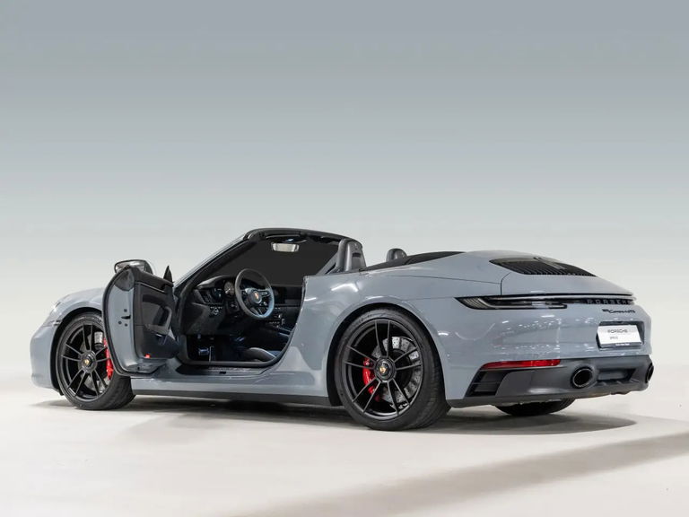 Porsche 992 Carrera 4 GTS