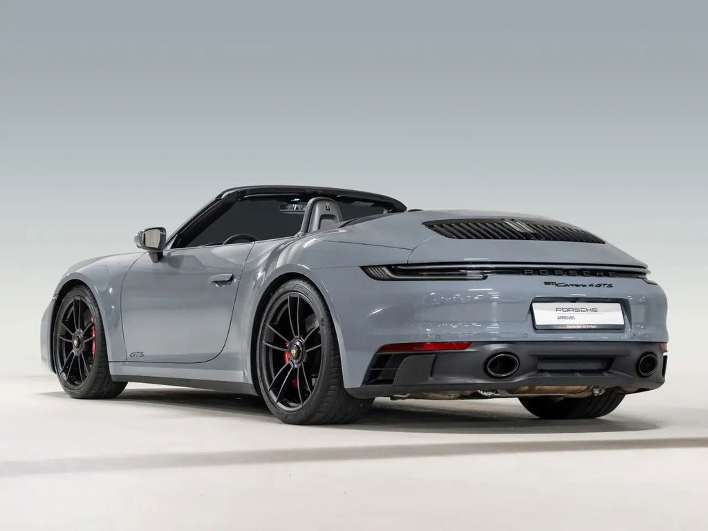 Porsche 992 Carrera 4 GTS