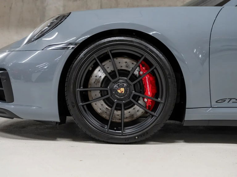 Porsche 992 Carrera 4 GTS