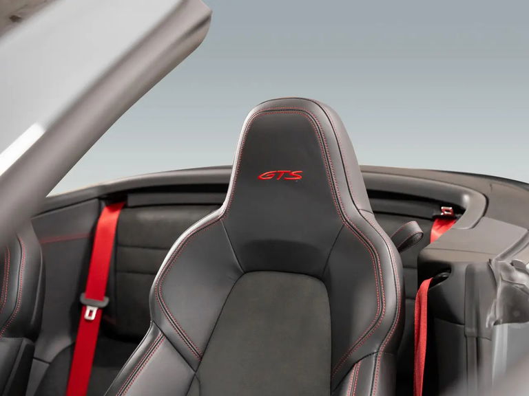 Porsche 992 Carrera 4 GTS