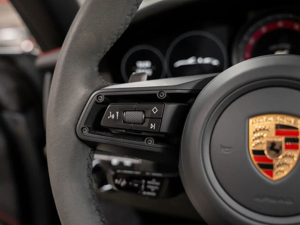 Porsche 992 Carrera 4 GTS