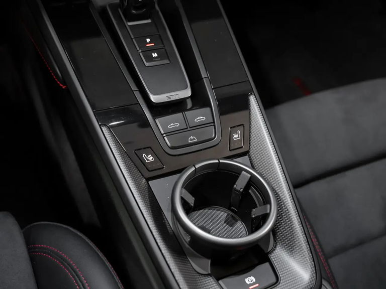 Porsche 992 Carrera 4 GTS