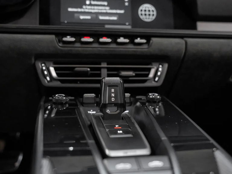 Porsche 992 Carrera 4 GTS