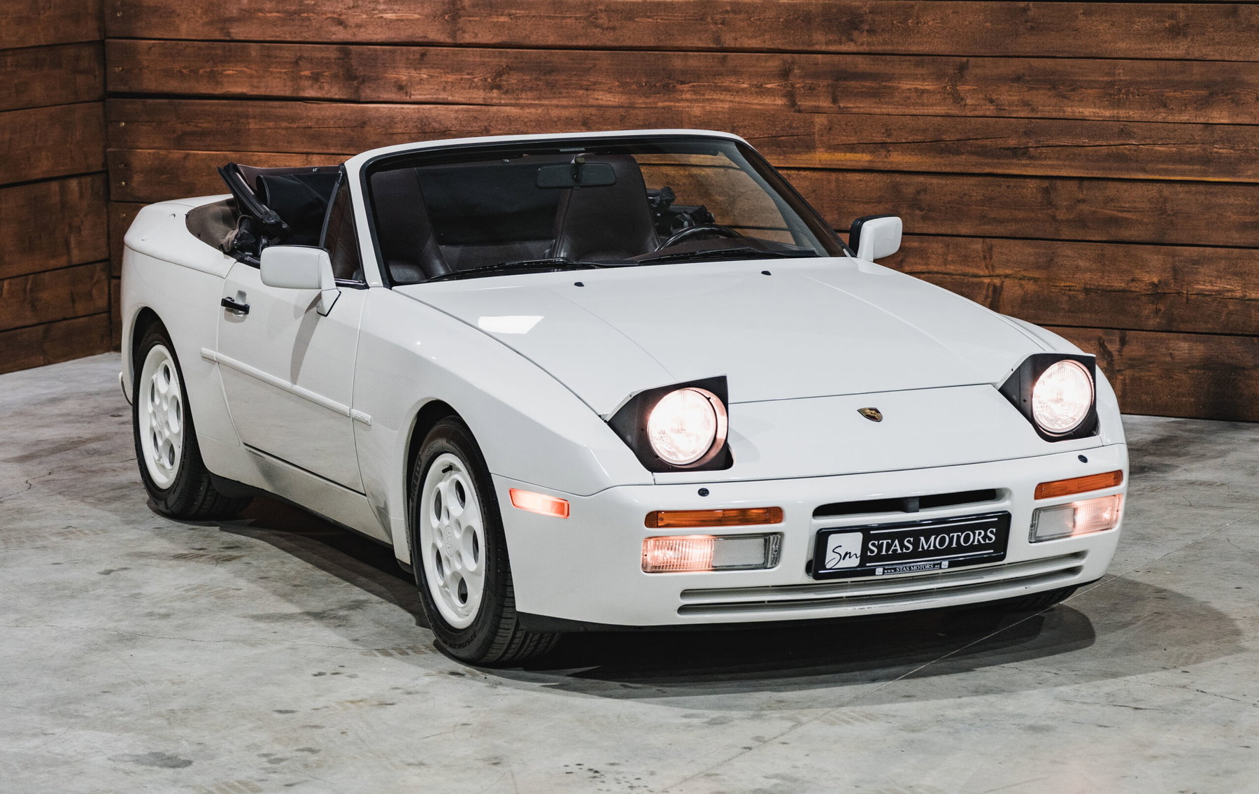 Porsche in Alpin White L90E - Color Overview - elferspot.com