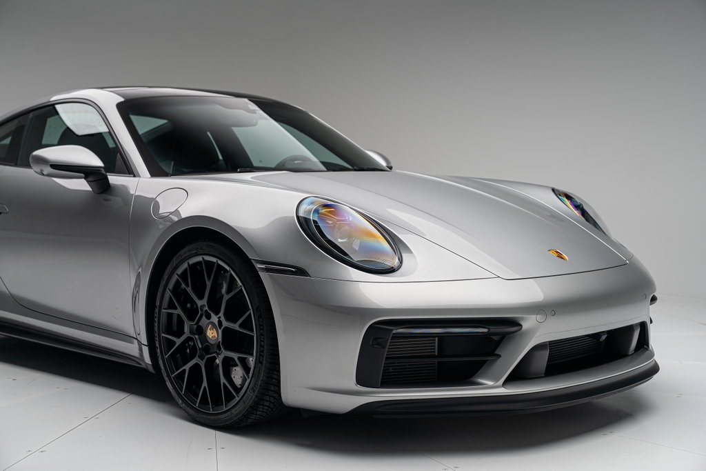 Porsche 992 Carrera 4 GTS
