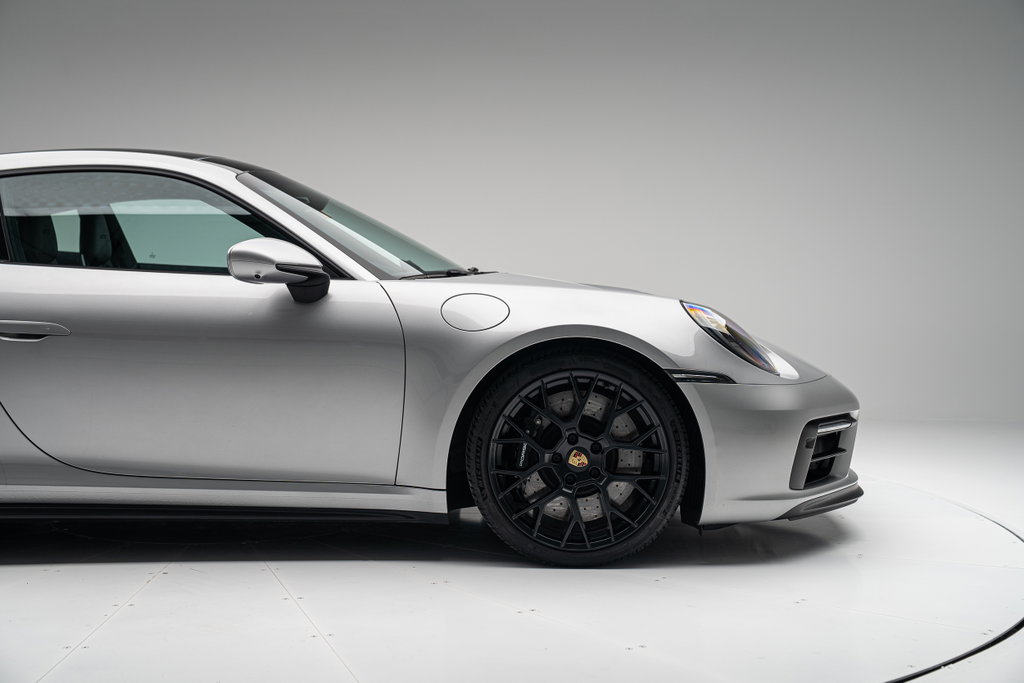 Porsche 992 Carrera 4 GTS