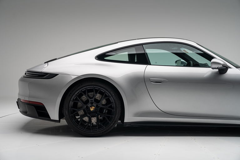 Porsche 992 Carrera 4 GTS