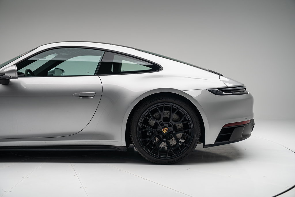 Porsche 992 Carrera 4 GTS