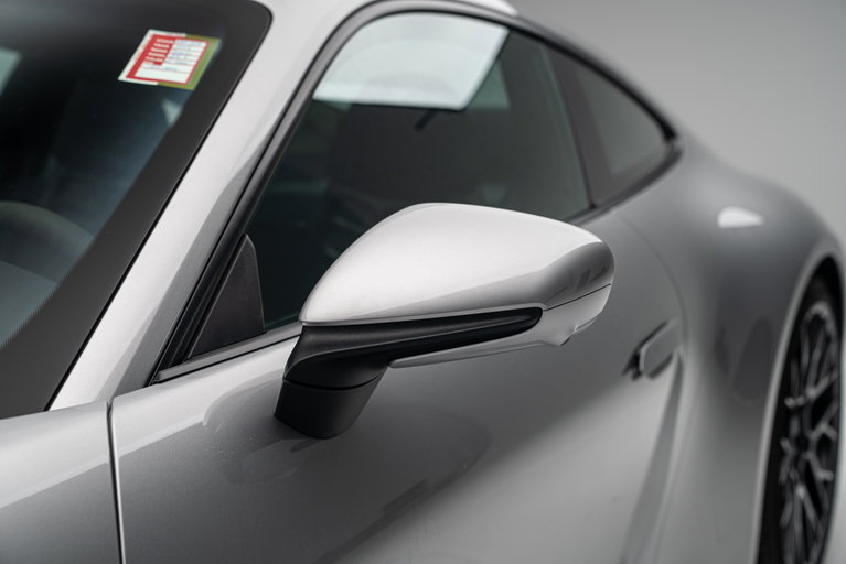 Porsche 992 Carrera 4 GTS