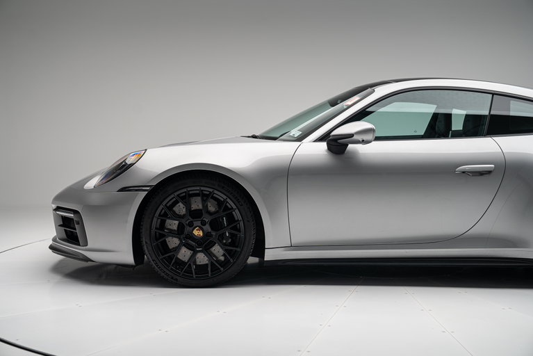Porsche 992 Carrera 4 GTS