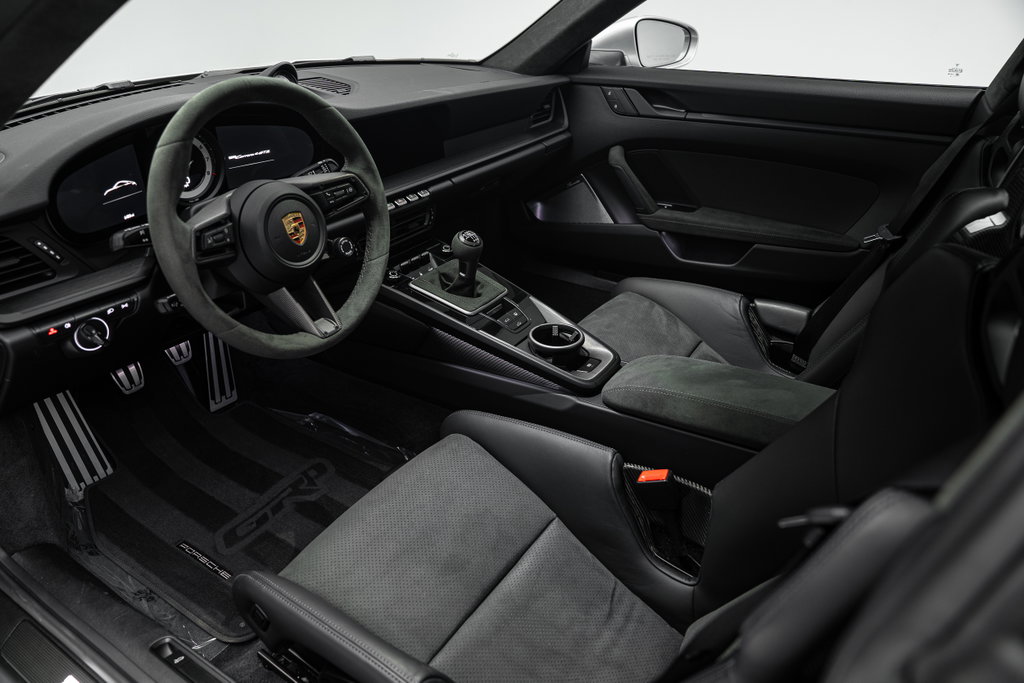 Porsche 992 Carrera 4 GTS