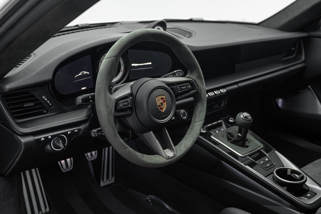 Porsche 992 Carrera 4 GTS