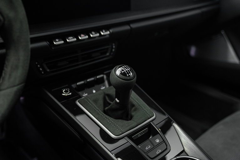 Porsche 992 Carrera 4 GTS