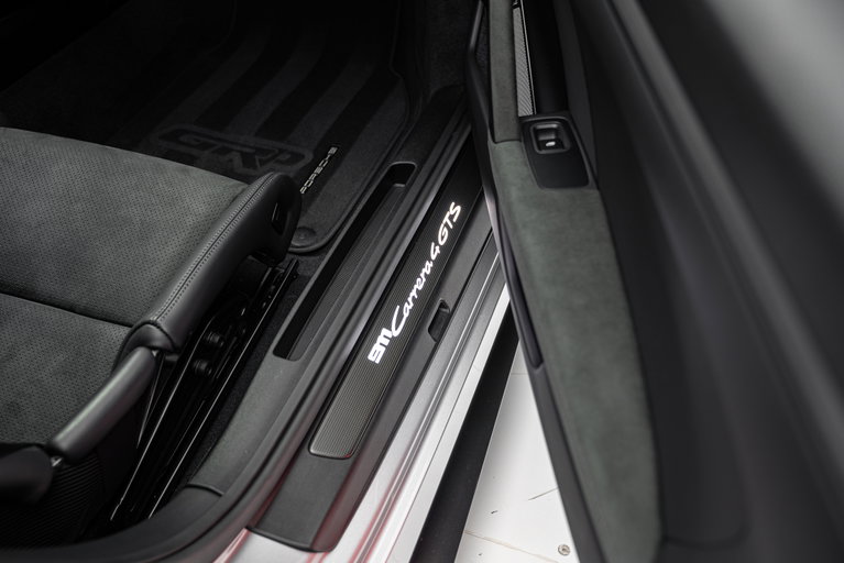 Porsche 992 Carrera 4 GTS