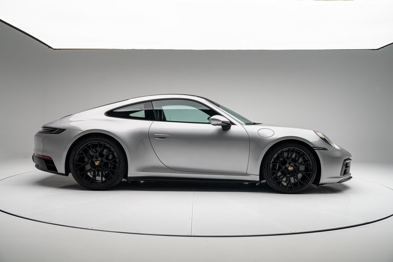 Porsche 992 Carrera 4 GTS