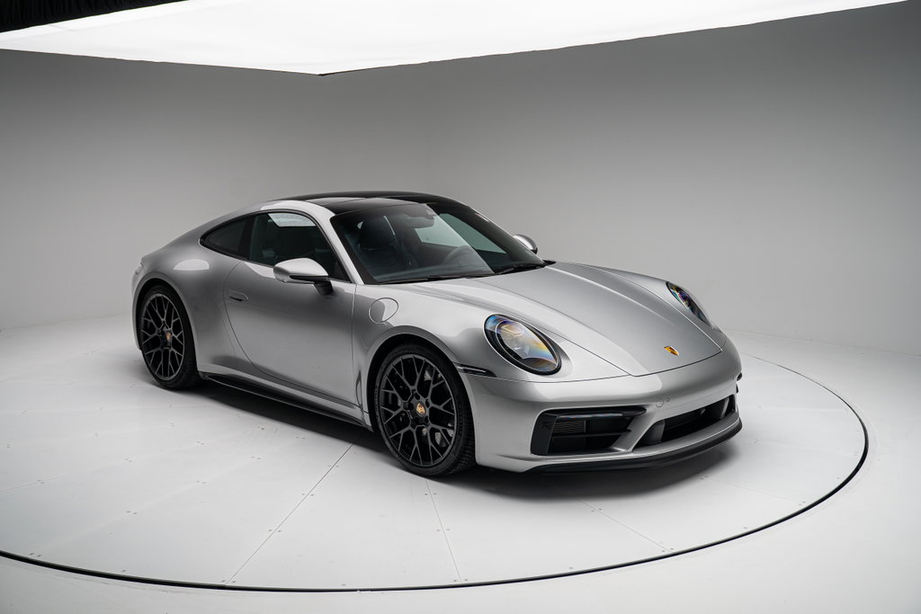 Porsche 992 Carrera 4 GTS