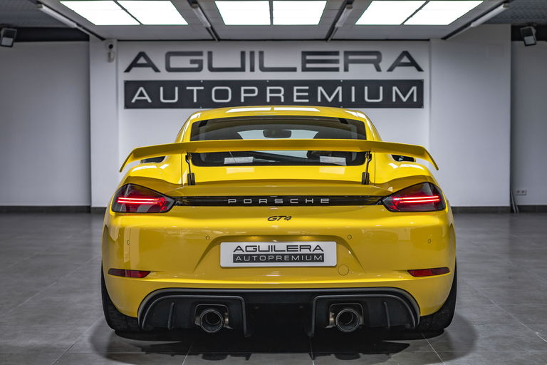 Porsche 718 Cayman GT4