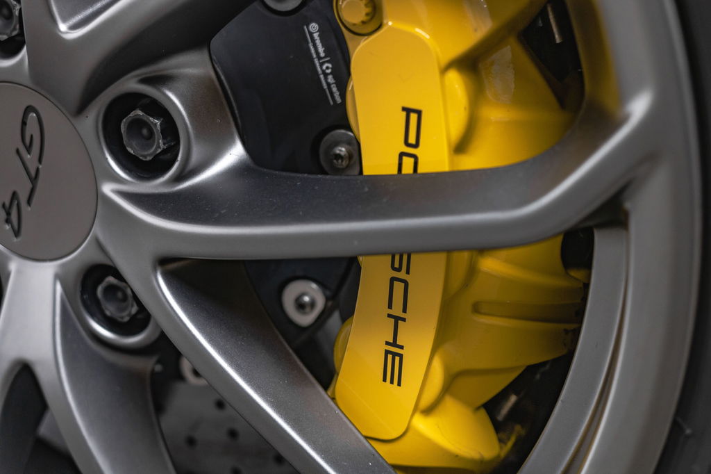 Porsche 718 Cayman GT4