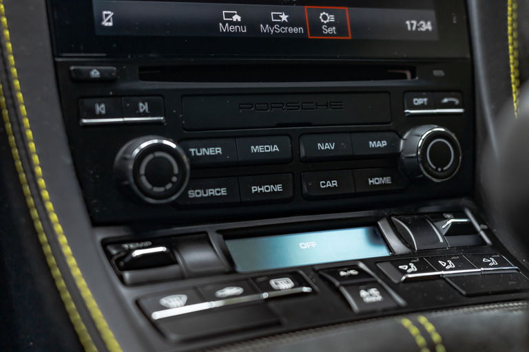 Porsche 718 Cayman GT4