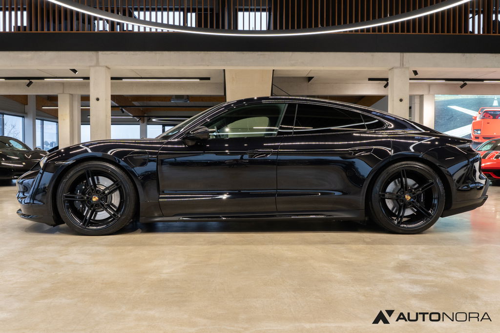 Porsche Taycan Turbo