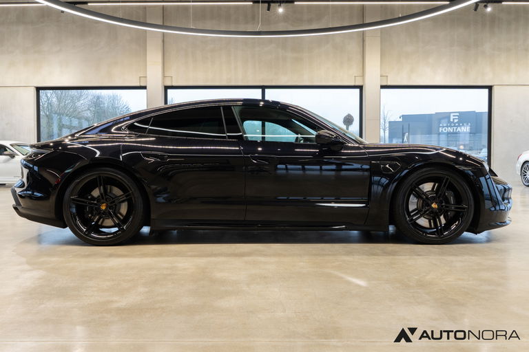 Porsche Taycan Turbo