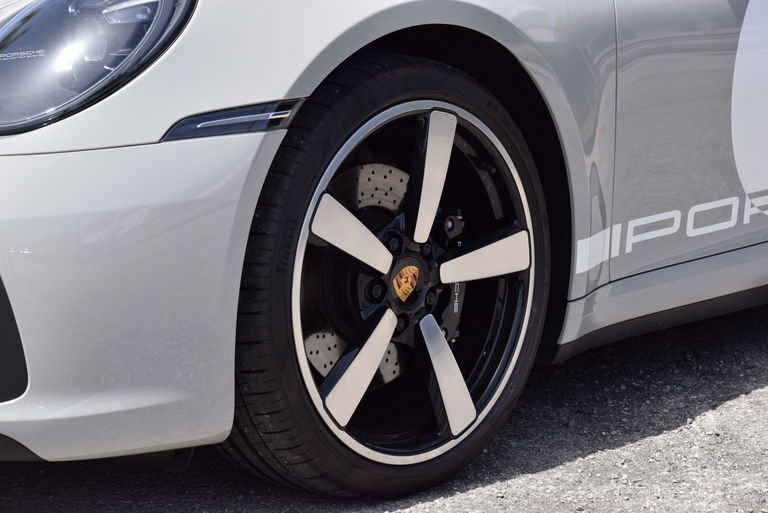 Porsche 992 Heritage Design Edition