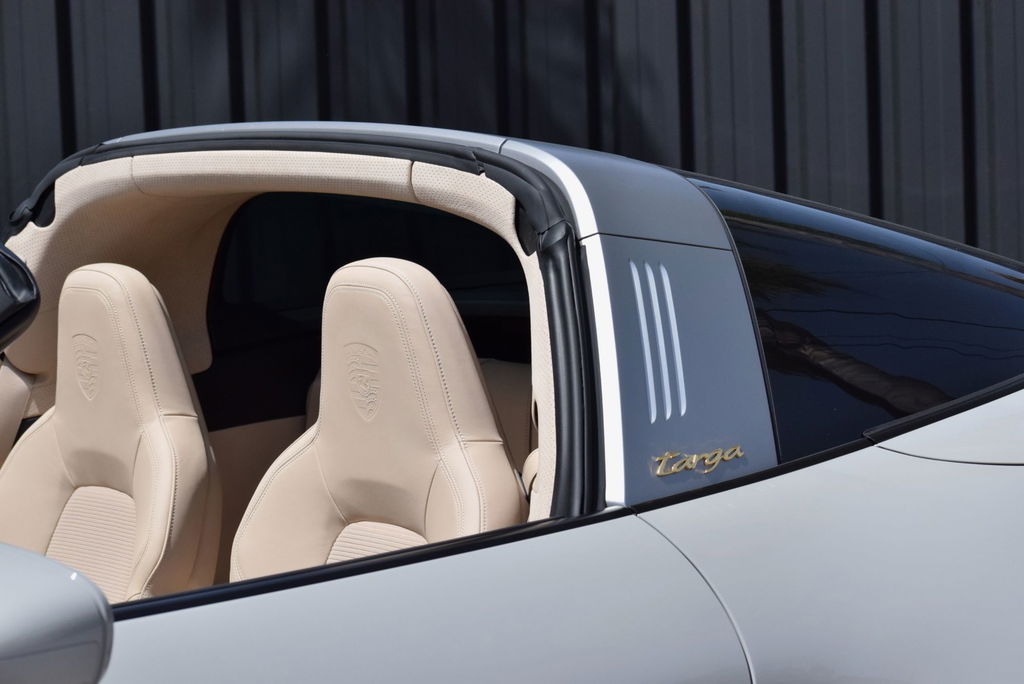 Porsche 992 Heritage Design Edition