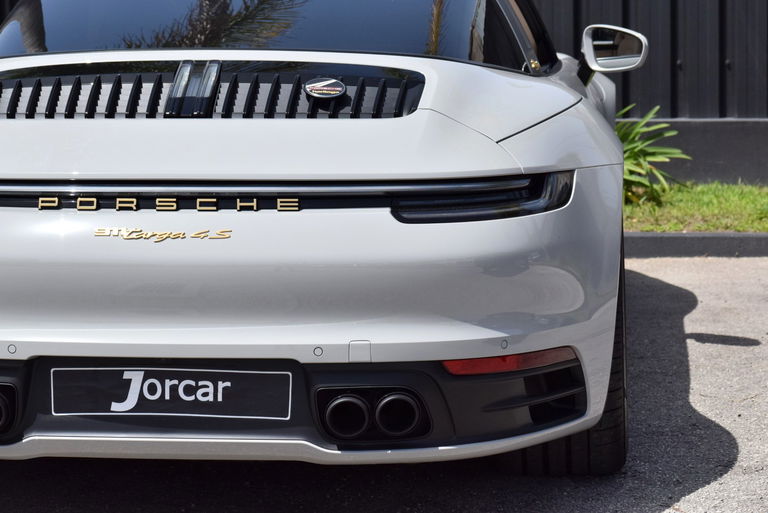 Porsche 992 Heritage Design Edition