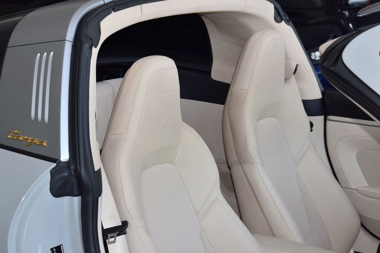 Porsche 992 Heritage Design Edition