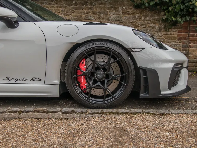 Porsche 718 Spyder RS