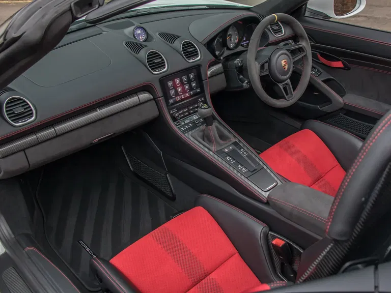 Porsche 718 Spyder RS