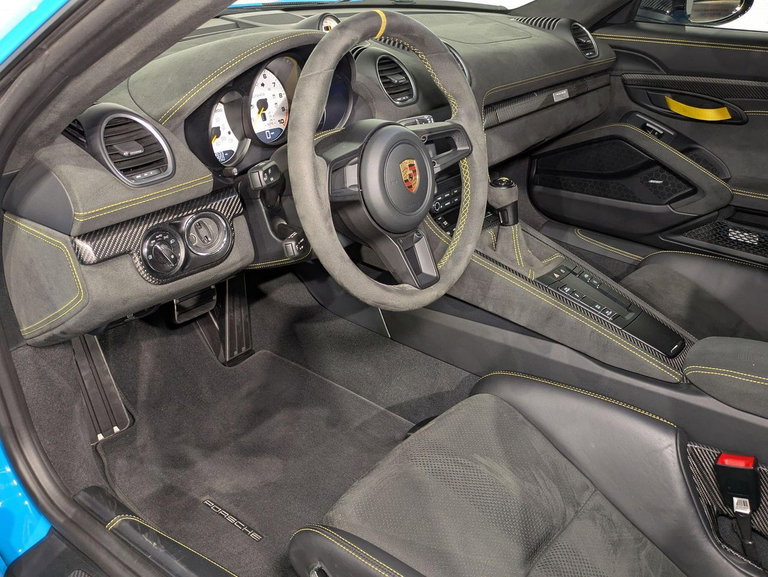 Porsche 718 Cayman GT4 RS