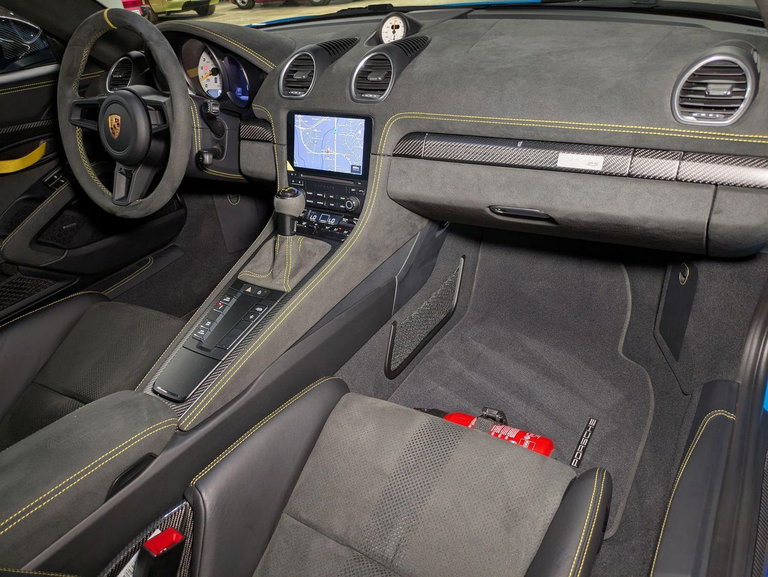 Porsche 718 Cayman GT4 RS