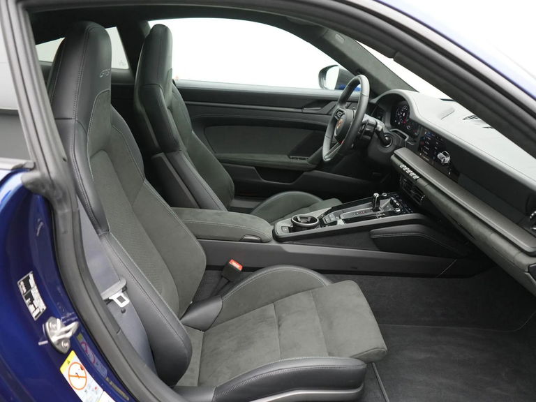 Porsche 992.2 Carrera 4 GTS