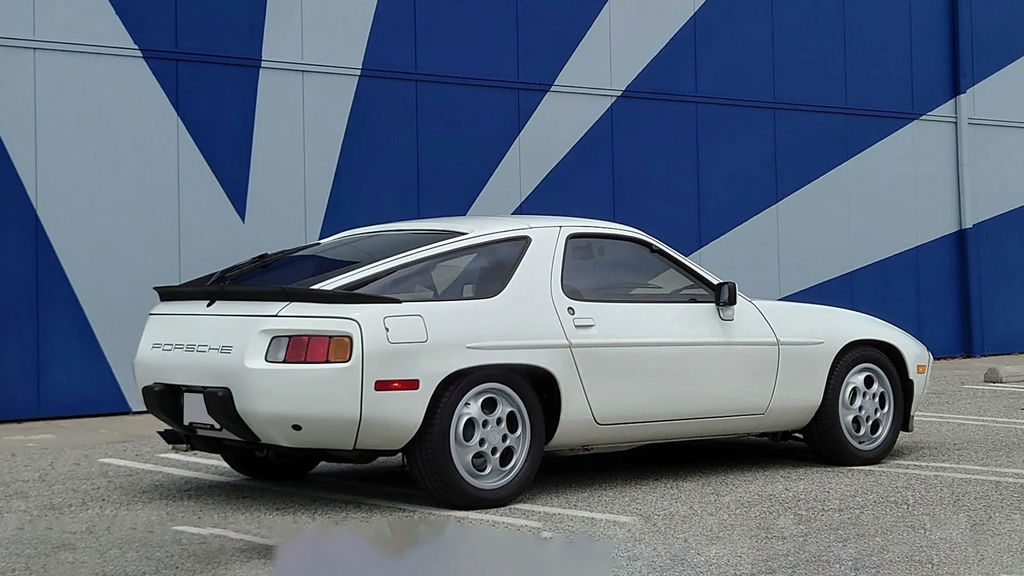 Porsche 928