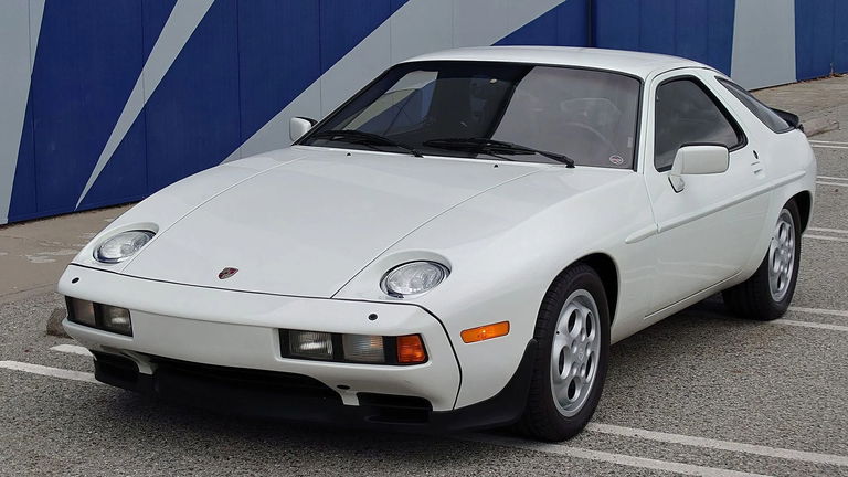 Porsche 928