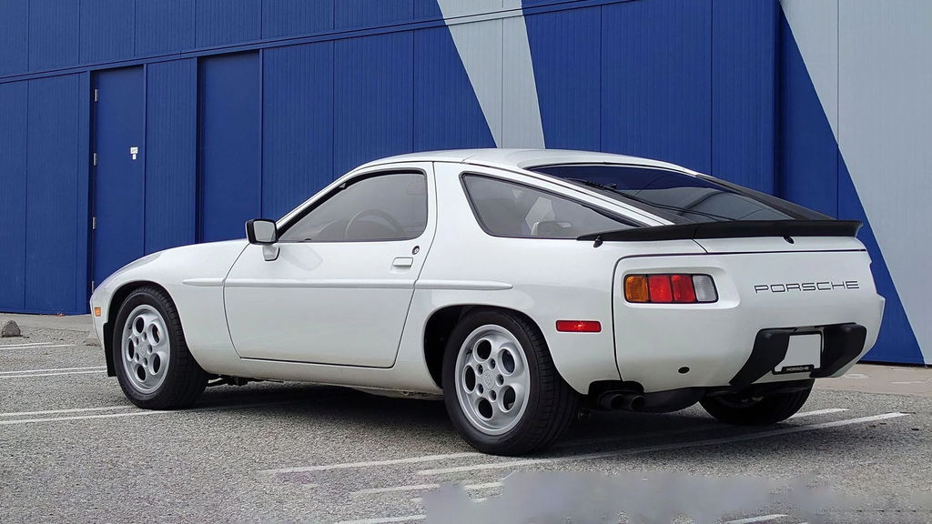 Porsche 928