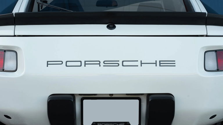 Porsche 928