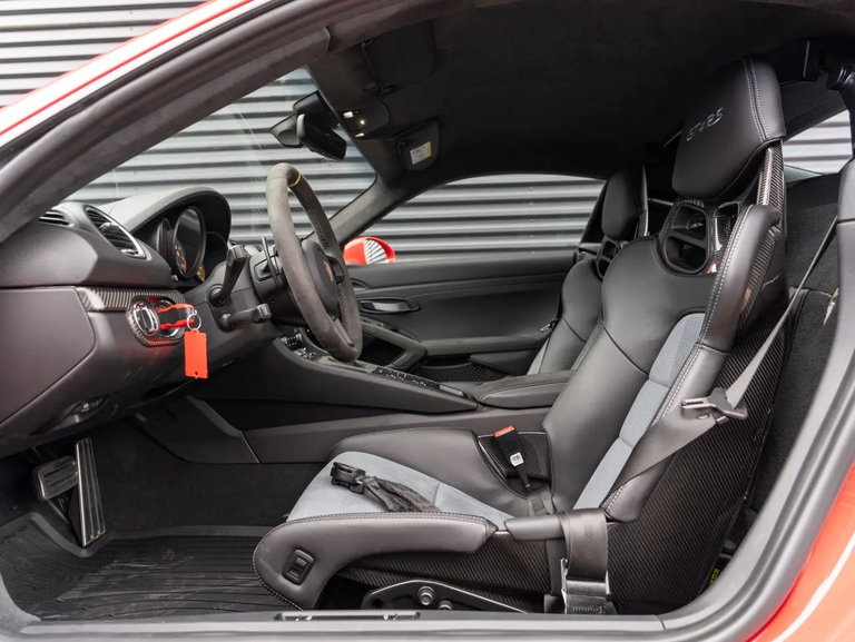 Porsche 718 Cayman GT4 RS