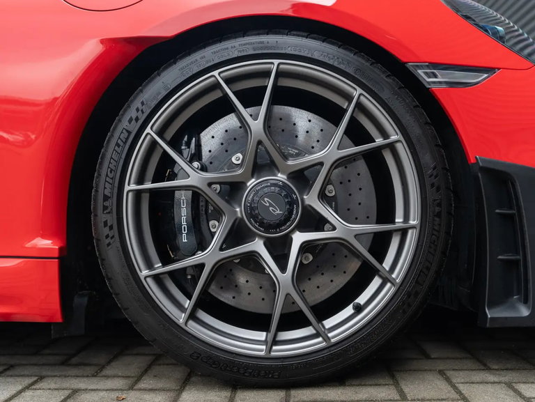 Porsche 718 Cayman GT4 RS