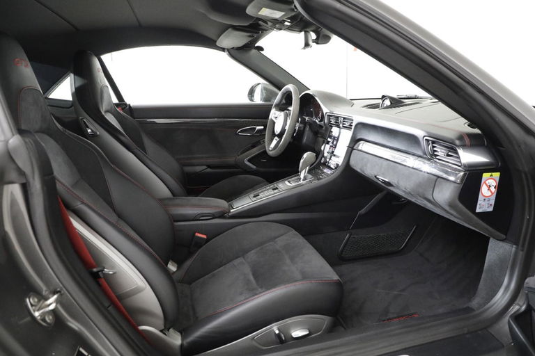 Porsche 991.2 Carrera GTS