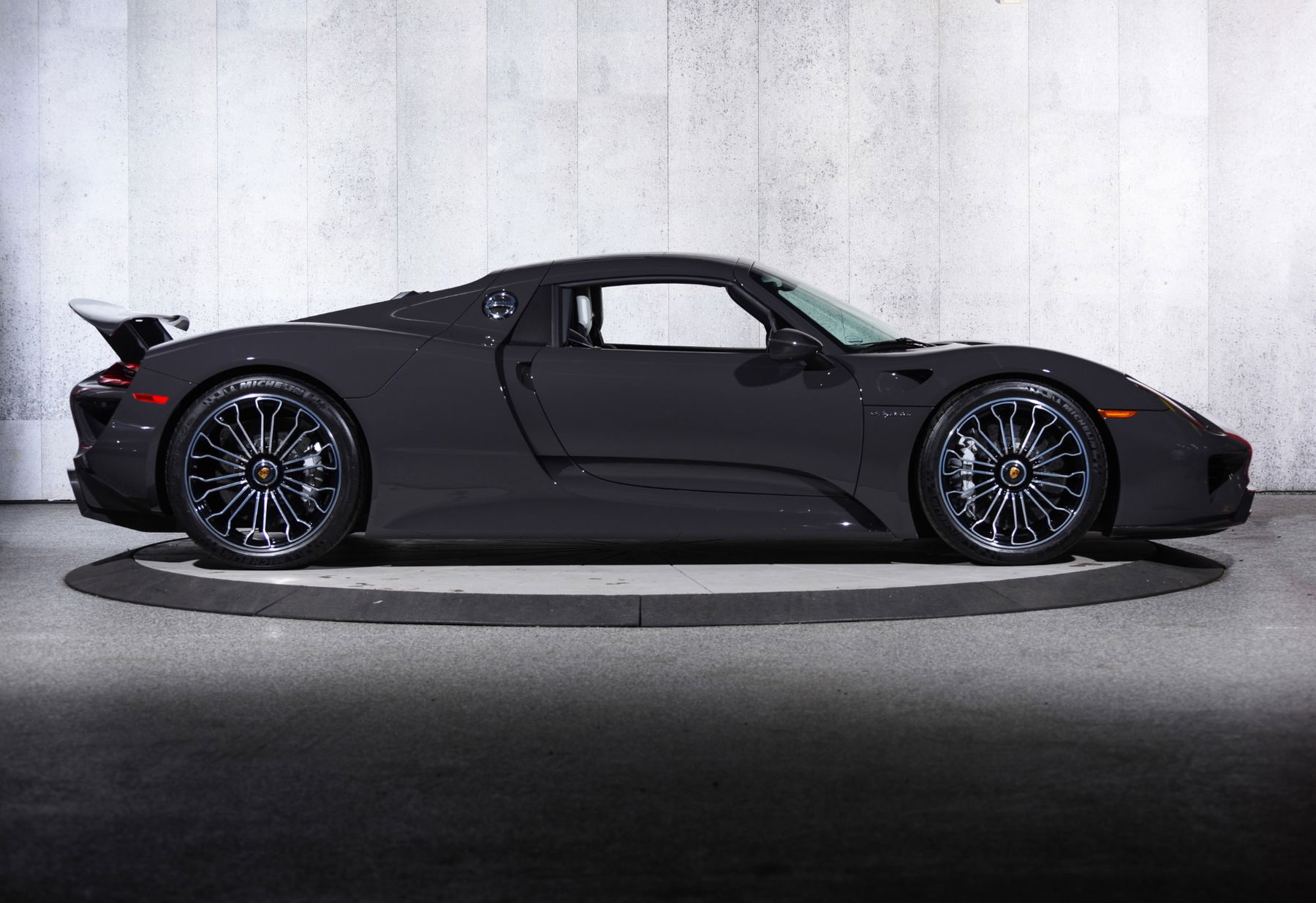 Porsche 918 - elferspot.com - Magazine & Marketplace for