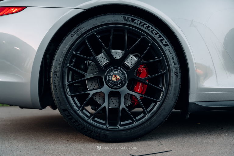 Porsche 991 Carrera 4 GTS