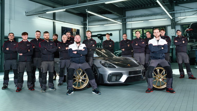 Porsche 992 Carrera 4 GTS