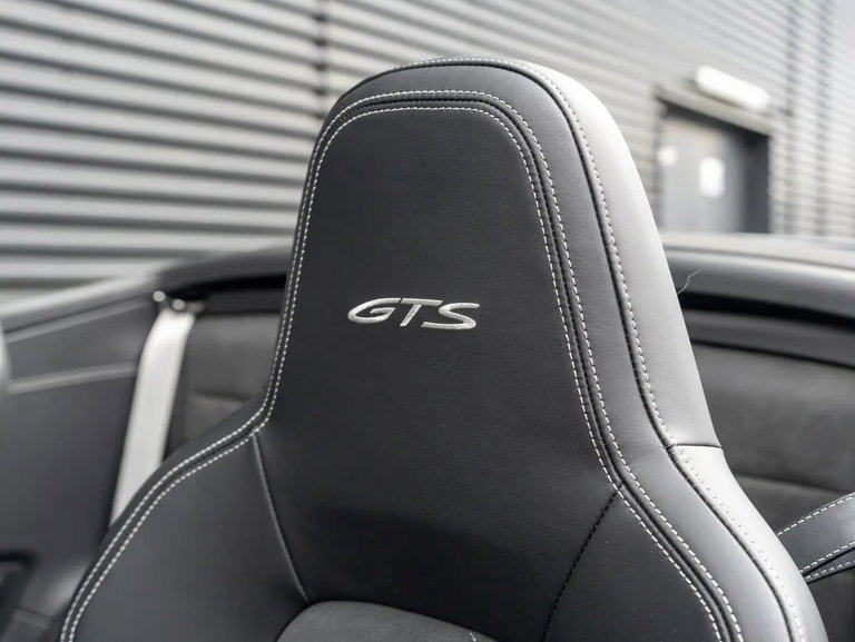 Porsche 992 Carrera 4 GTS