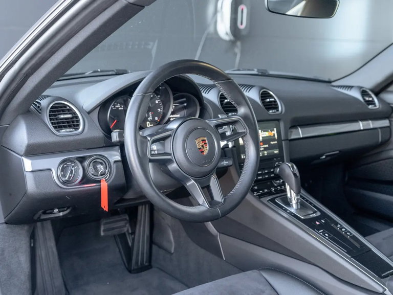 Porsche 718 Cayman