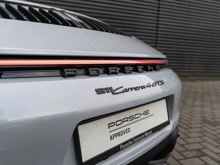 Porsche 992 Carrera 4 GTS