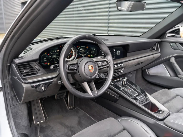 Porsche 992 Carrera 4 GTS