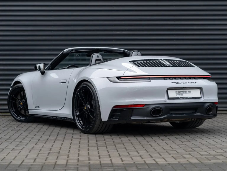Porsche 992 Carrera 4 GTS