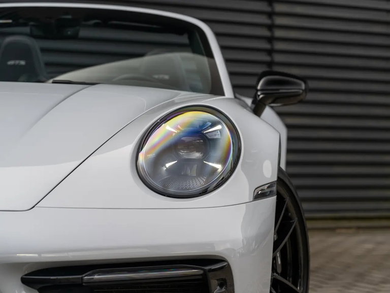 Porsche 992 Carrera 4 GTS